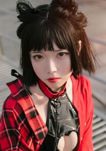 动漫女生蹲在地上拉粑粑视频_日本电影在线