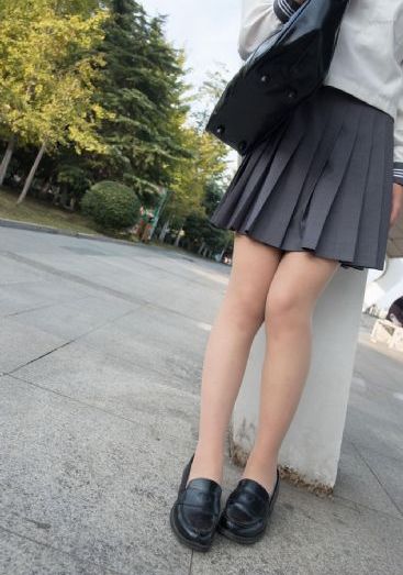 男人把舌头伸进花园里的视频_国产剧在线播放
