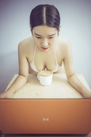 国产偷国产偷欧美高清_高清完整版观看