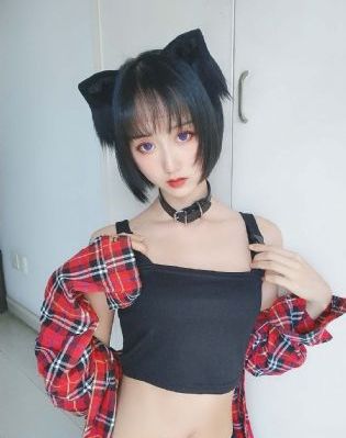 丰满人妻无奈张开双腿av_高清电影完整版
