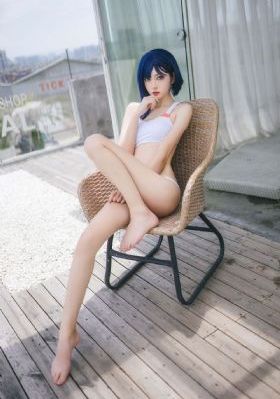 日韩美女袒胸露乳_国语版在线观看免费